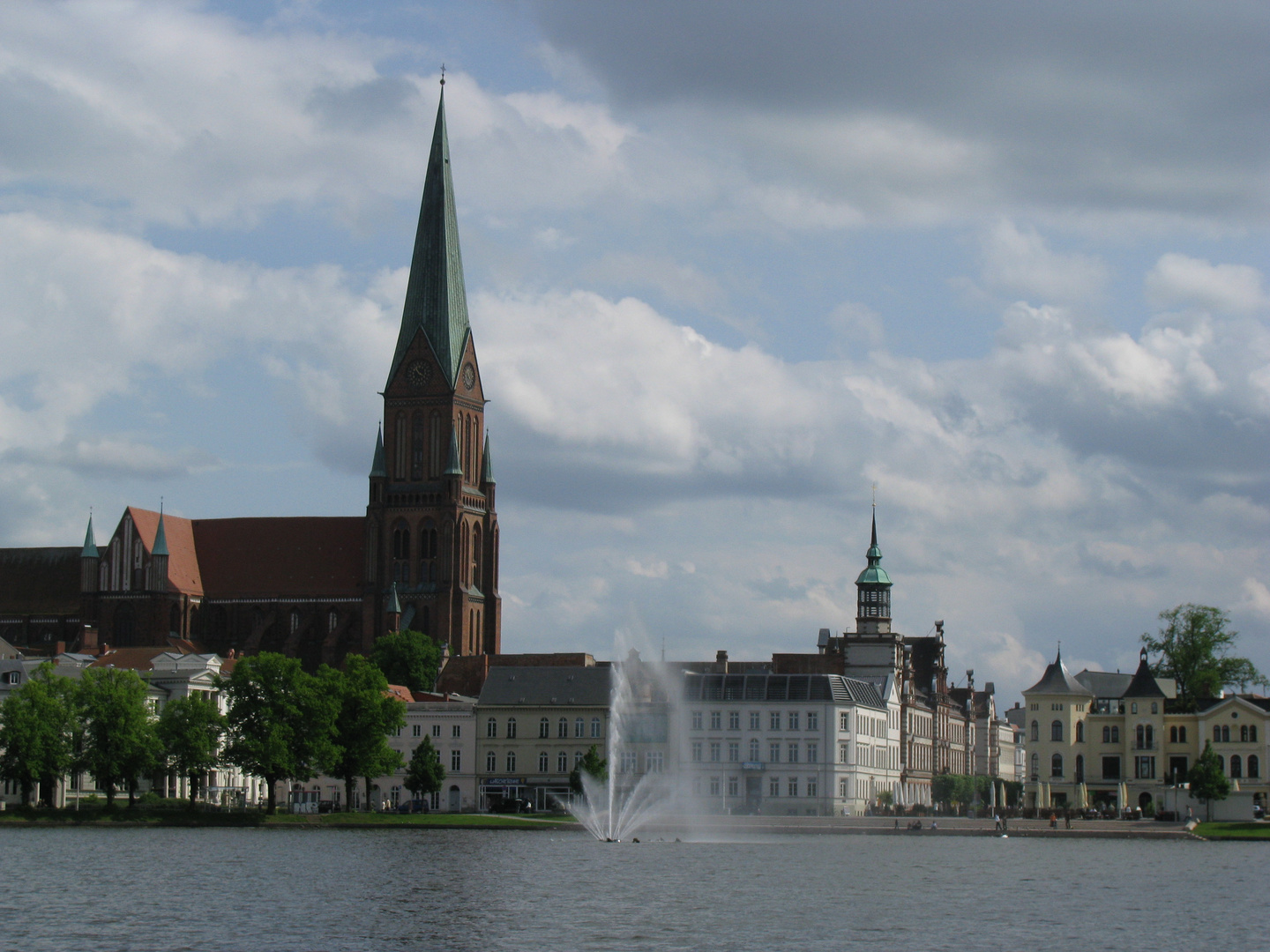 Schwerin, Pfaffenteich mit Dom