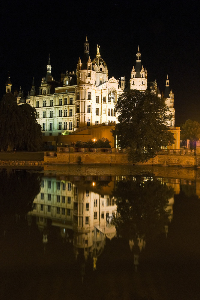 Schwerin Schloss bei Nacht