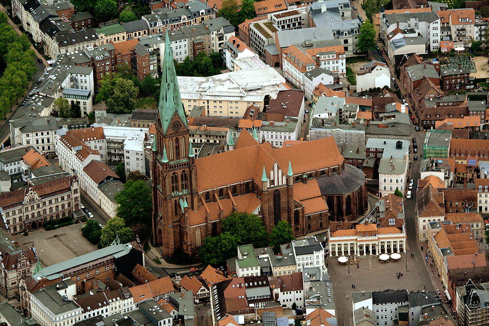 Schweriner Dom aus der Luft