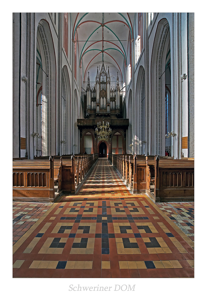 Schweriner DOM " Blick zur Orgel... "