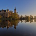 Schweriner Schloss an einem Frühlingsmorgen