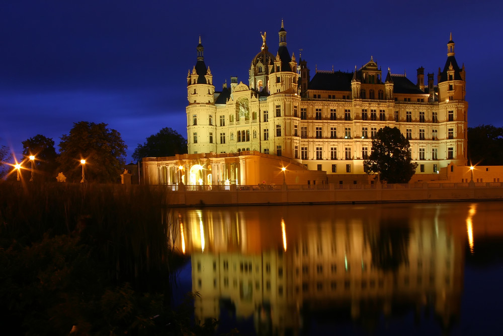 Schweriner Schloß bei Nacht 2