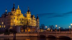Schweriner Schloss bei Nacht