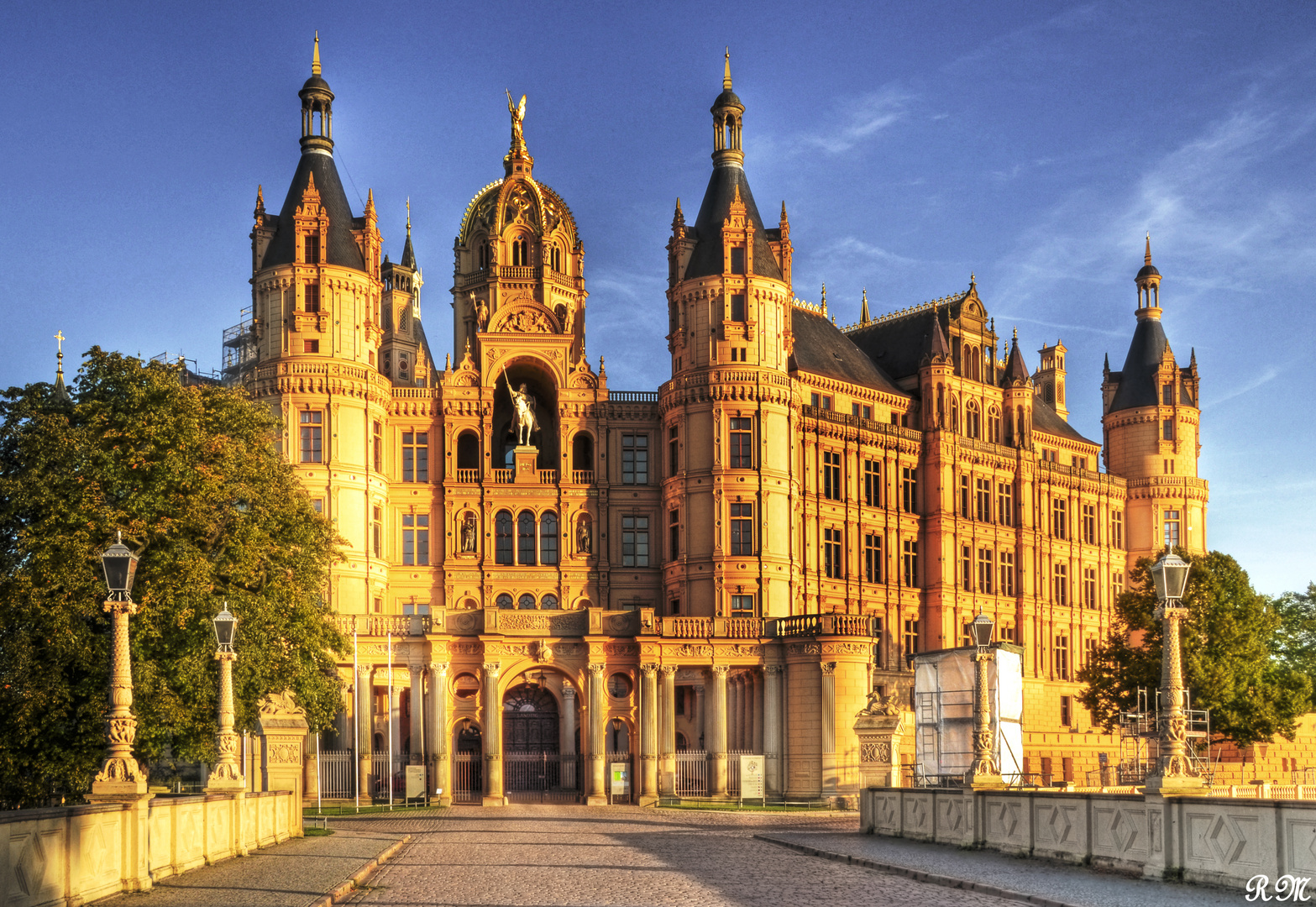 Schweriner Schloß im Abendlicht