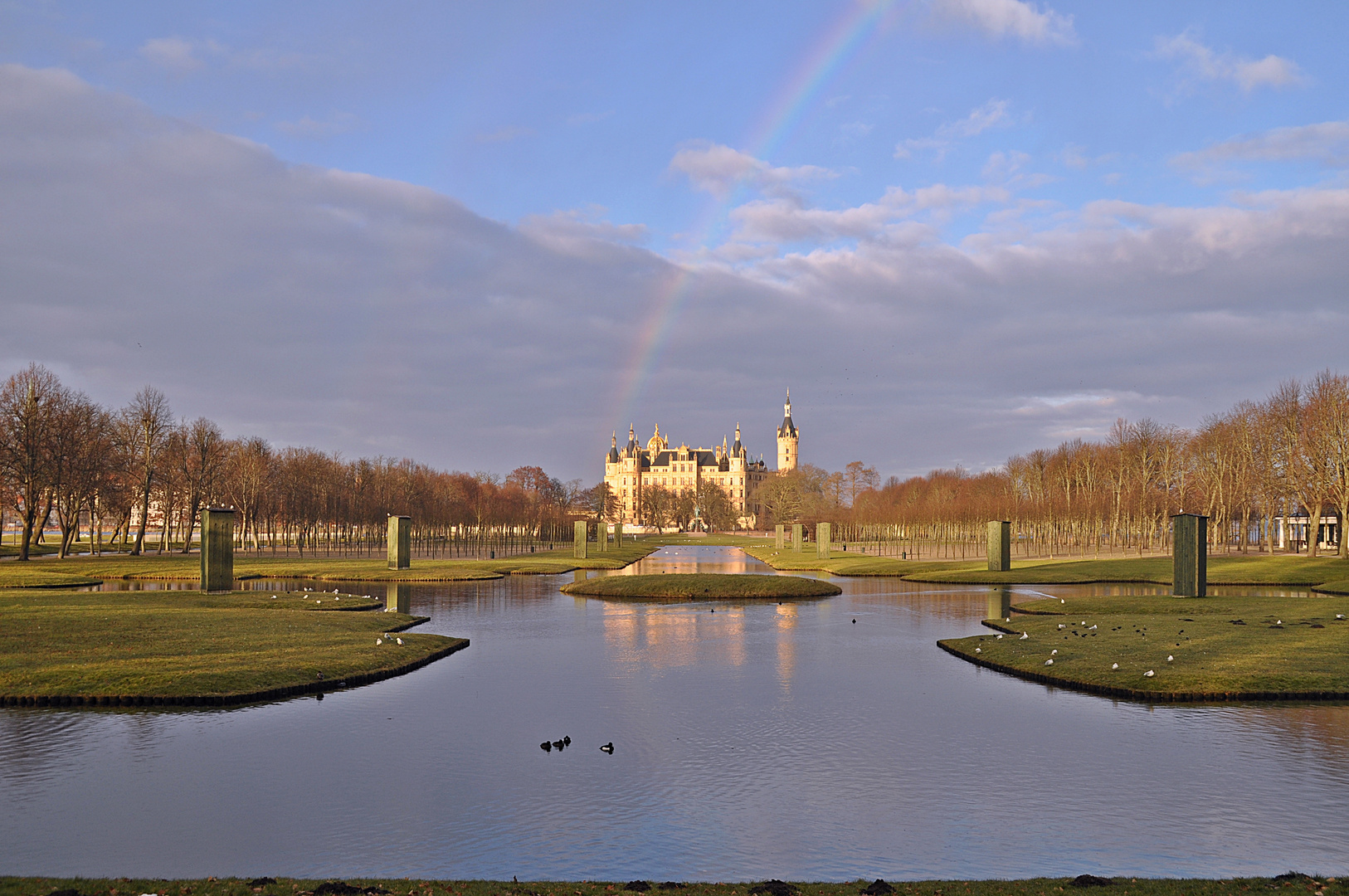 Schweriner Schloß mit Regenbogen