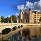 Schweriner Schloss mit Spiegelung (02)