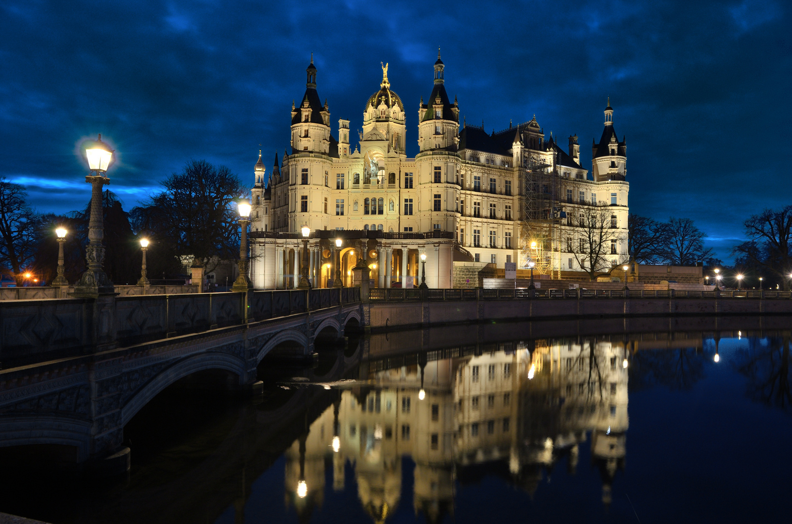 Schweriner Schloß vor Sonnenaufgang