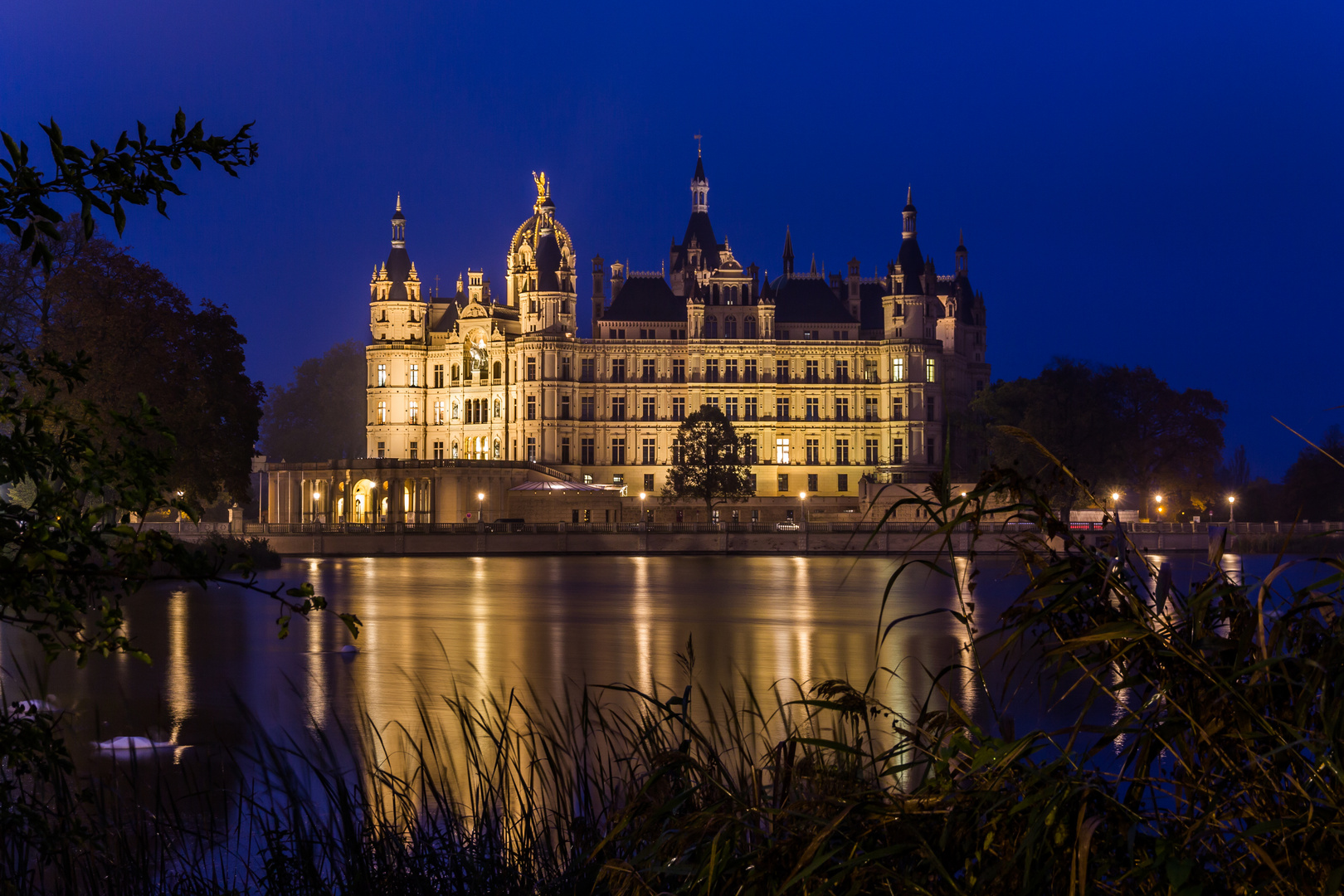 Schweriner Schloss zur Blauen Stunde