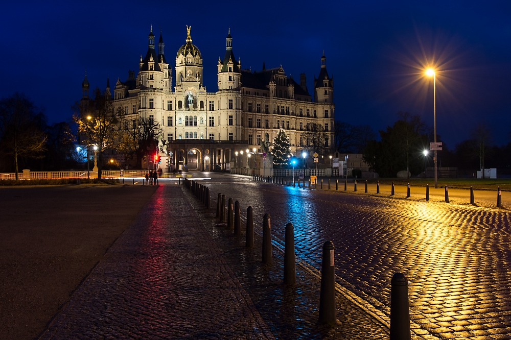 Schweriner Schloss zur blauen Stunde