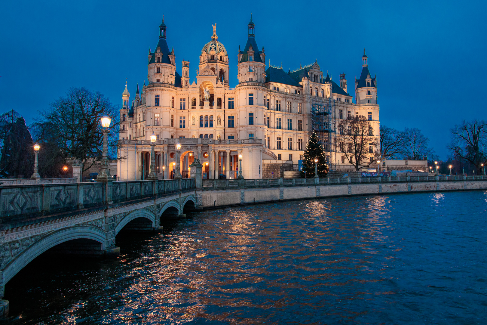 Schweriner Schloss zur Weihnachtszeit