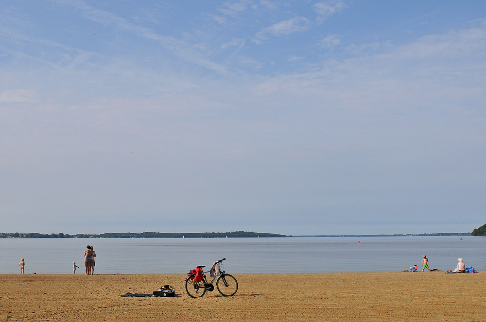 Schweriner See - Strandidylle mit Fahrrad