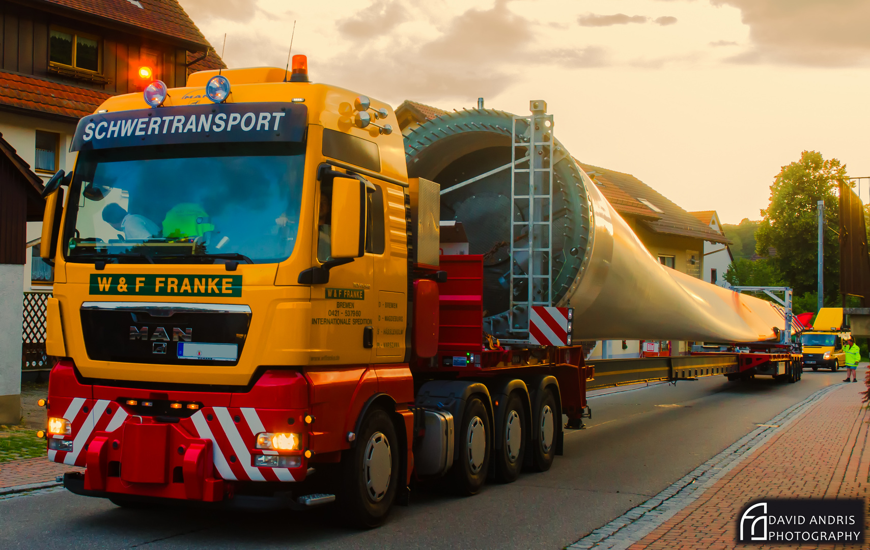 Schwerlasttransport eines Rotorplattes für den Windpark St.Peter.