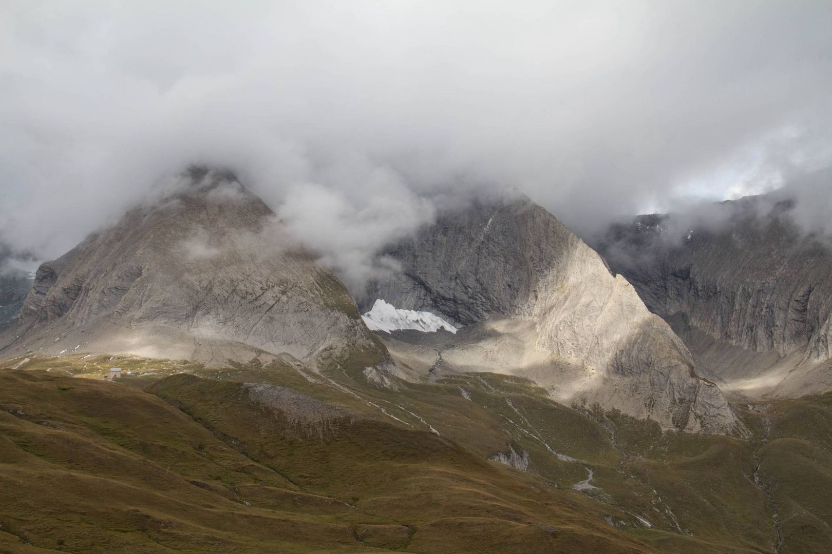 Schwerteck in Wolken