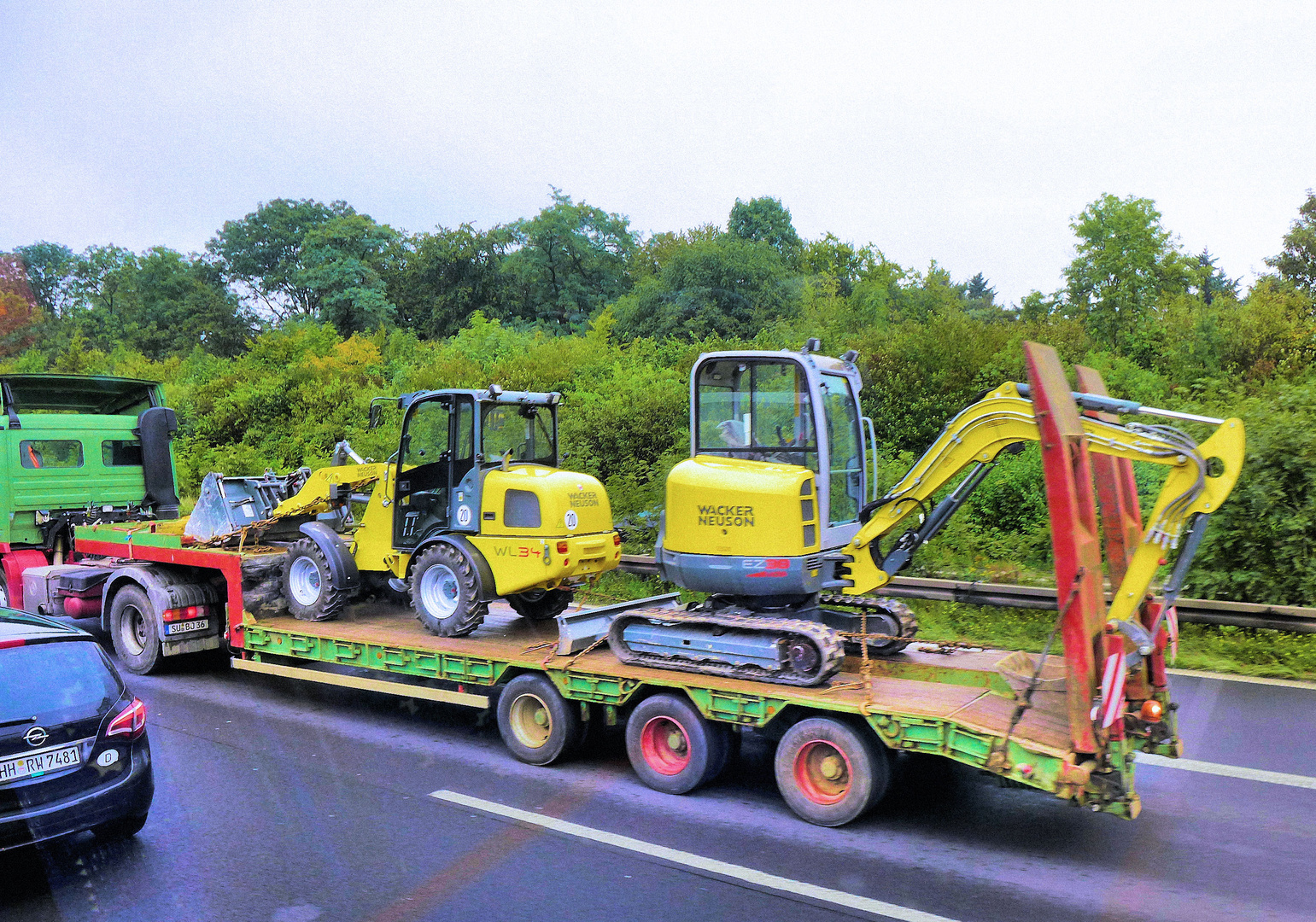 Schwertransport auf der Autobahn