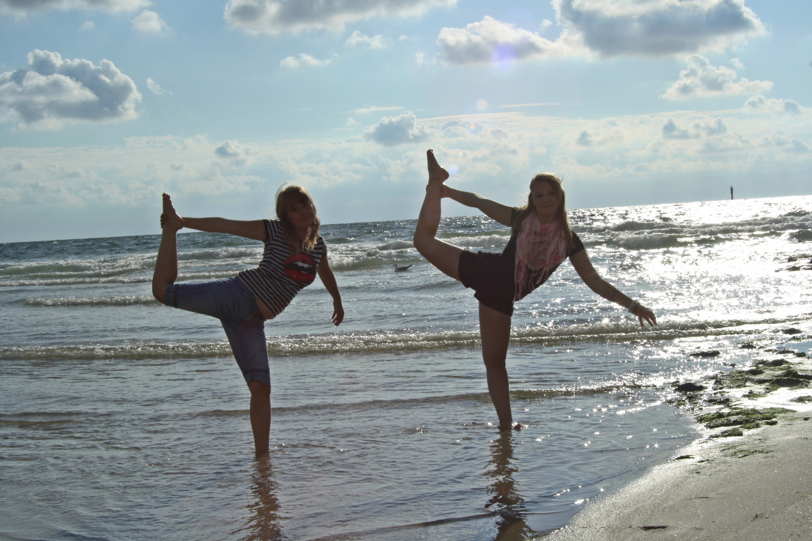 Schwestern am Strand von Westerland auf Sylt 2010