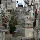 schwierige Passage für die Autos in Vieste (Einbahntreppe)