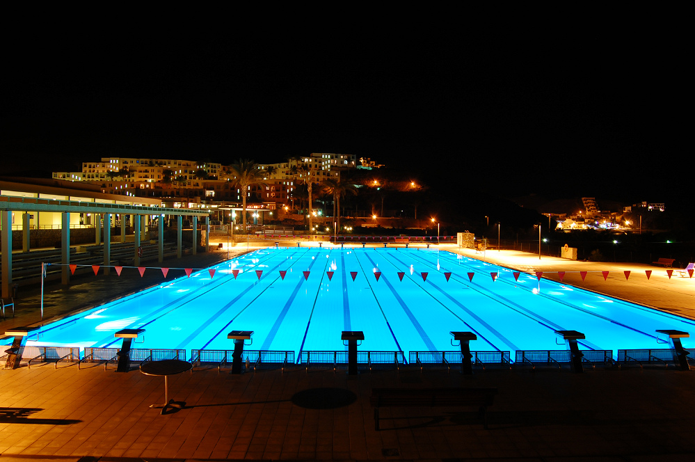 Schwimmbad in der Nacht Foto &