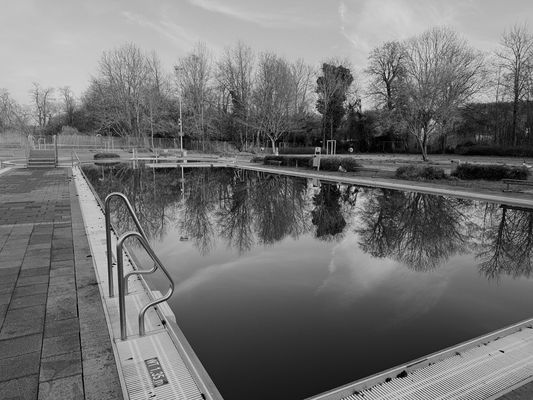 Schwimmbad in Wartestellung