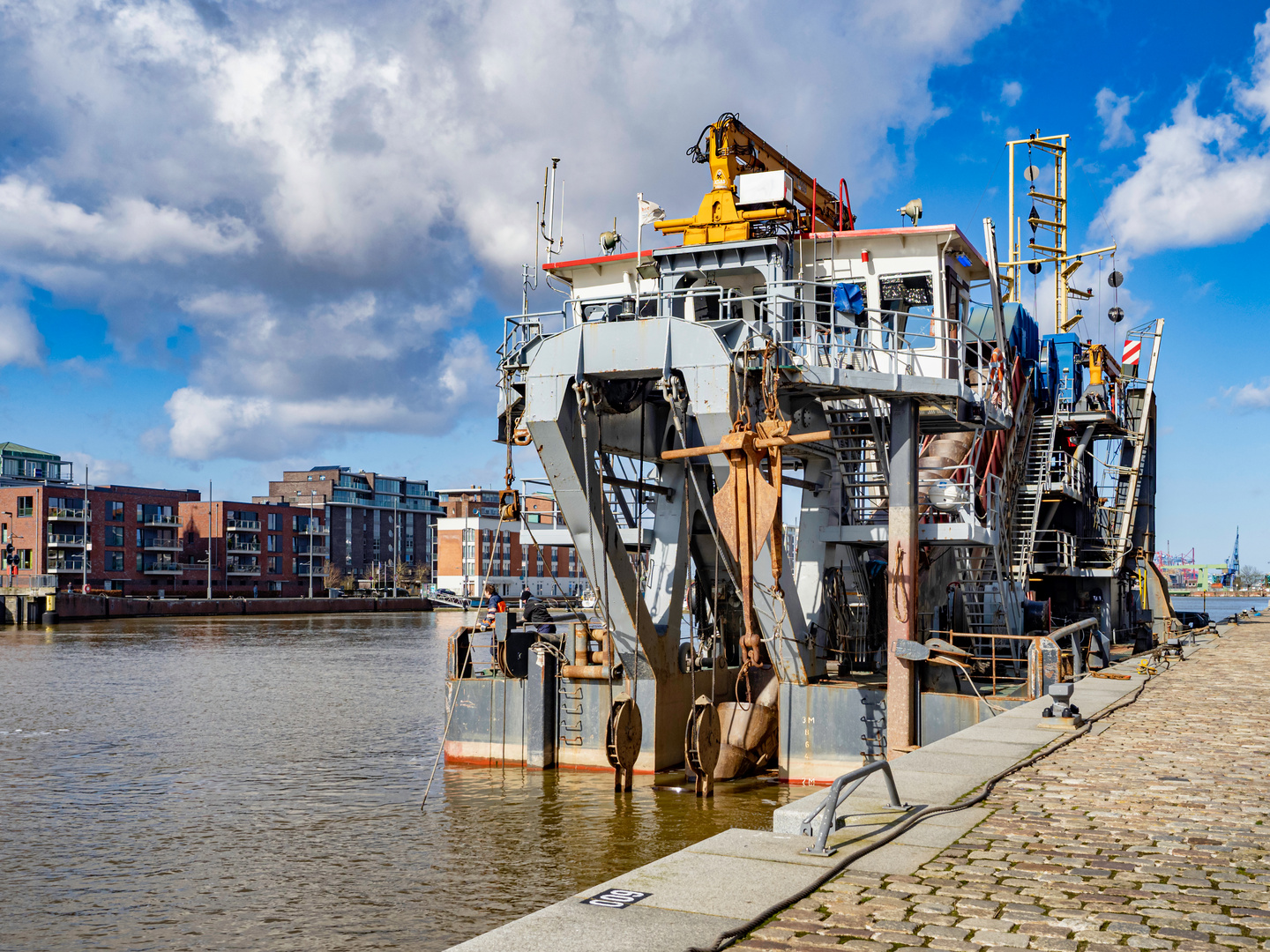 Schwimmbagger im Neuen Hafen