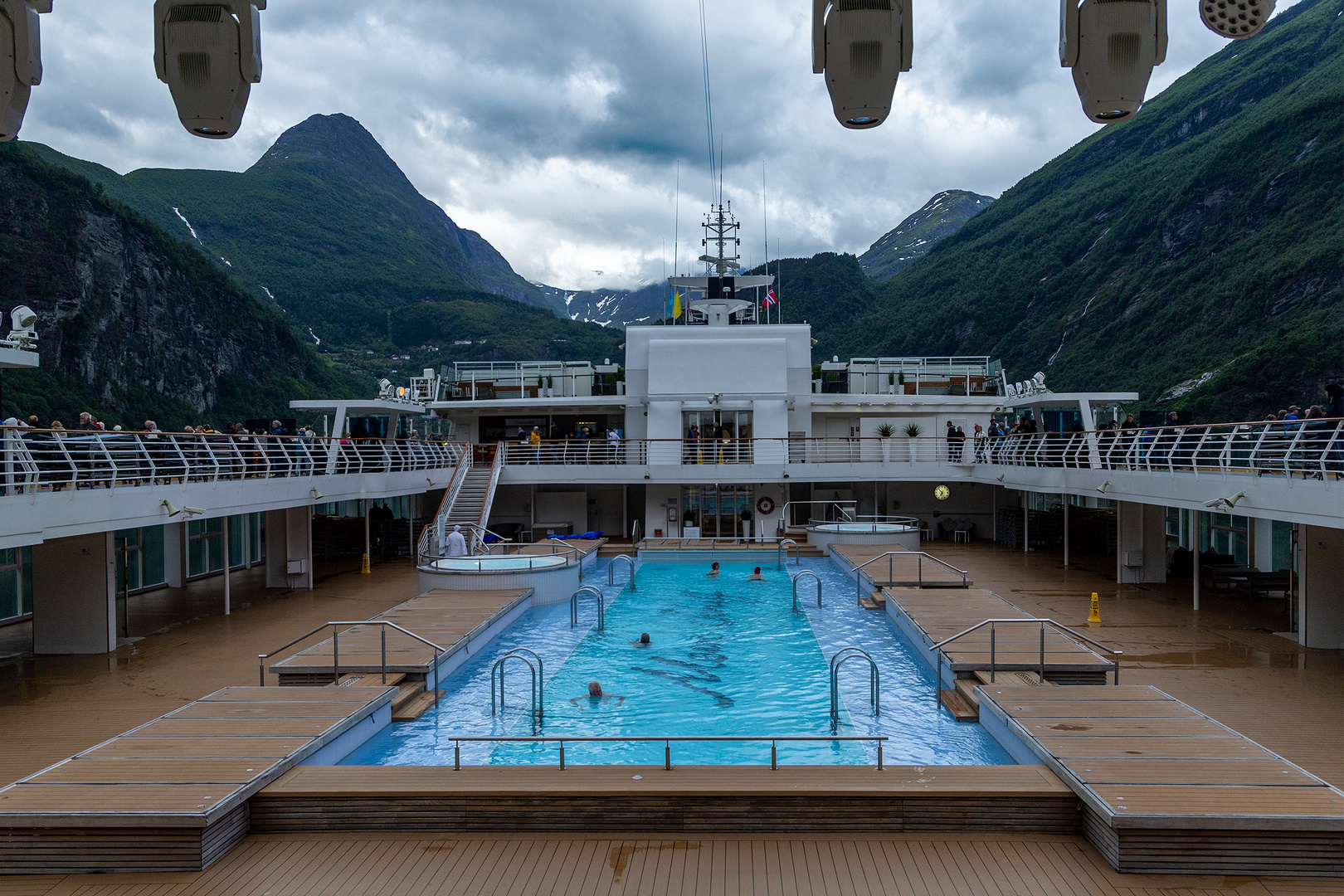 Schwimmen im Geirangerfjord