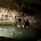 Schwimmen in der Cenote ...