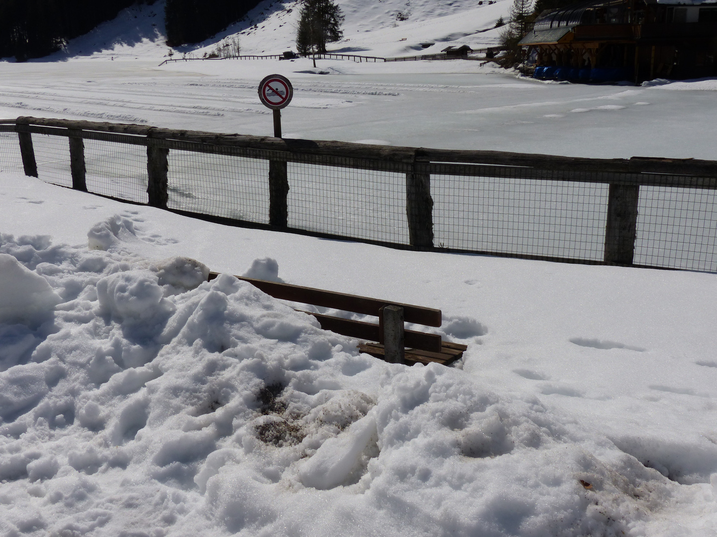 Schwimmen verboten