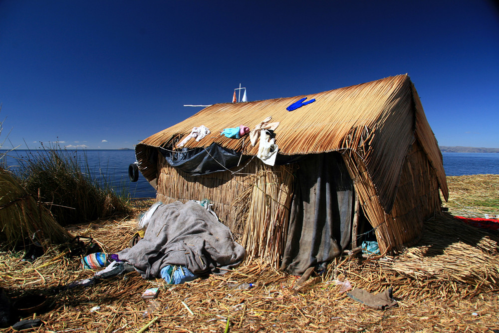 Schwimmende Insel der Urus auf dem Titicaca-See