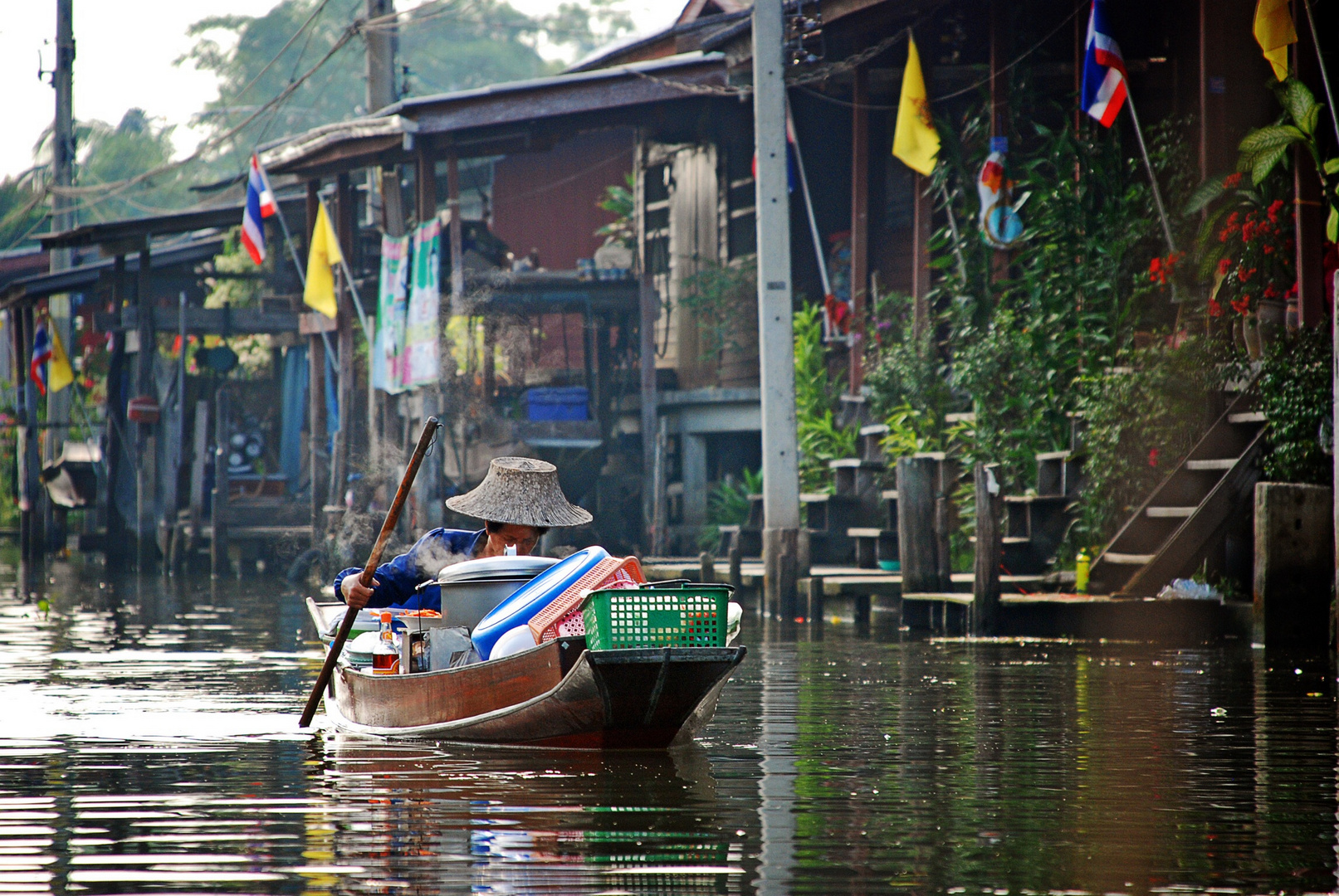 Schwimmender Markt in der Nähe von Bangkok