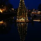 Schwimmender Weihnachtsbaum