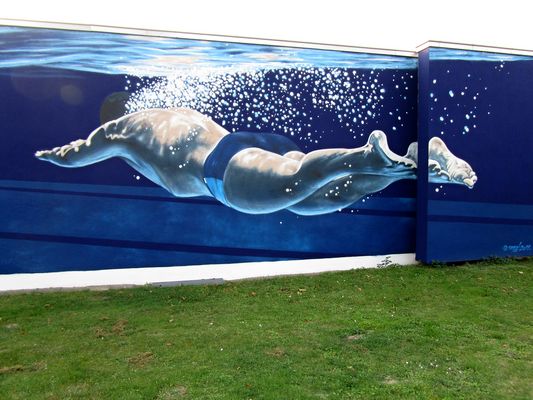 Schwimmer an der Wand