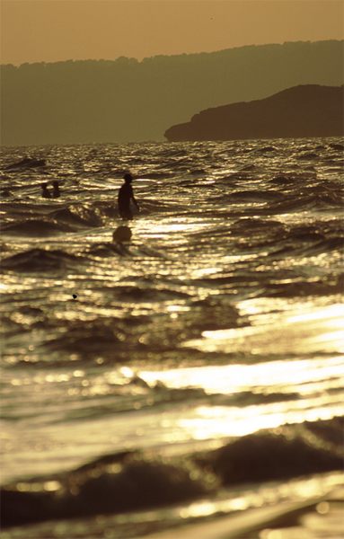 Schwimmer bei Sonnenuntergang