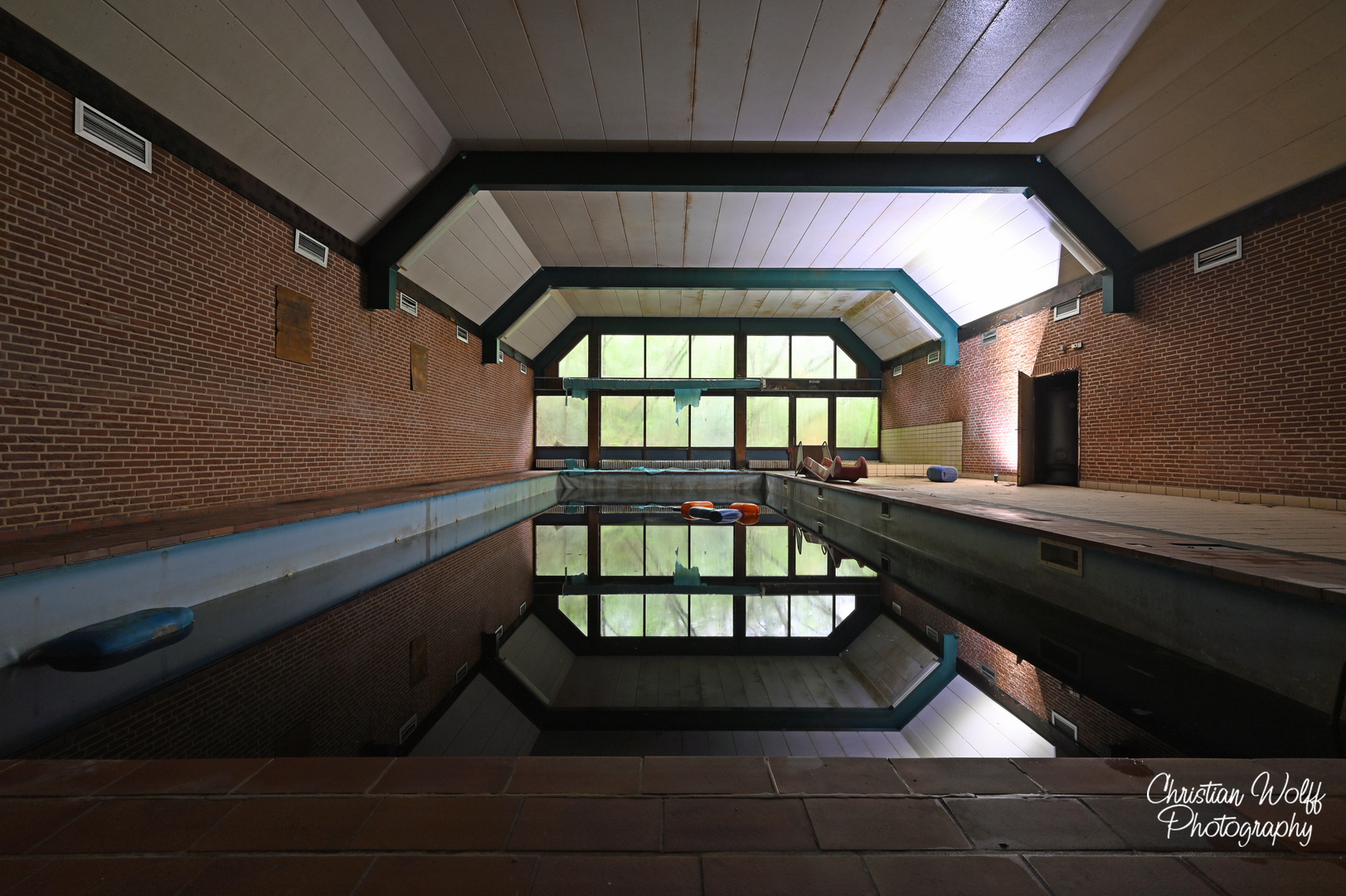 Schwimmhalle