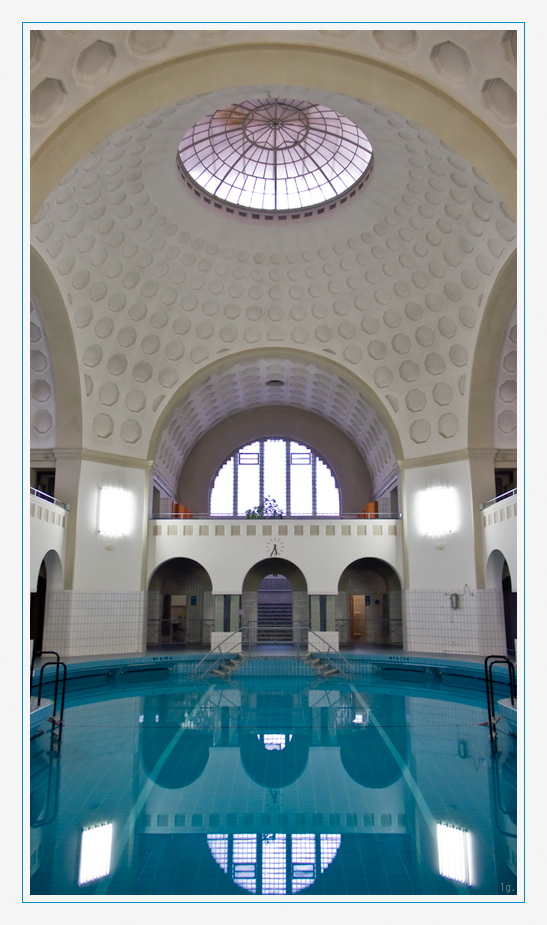 Schwimmhalle für Frauen