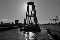 Schwimmkran Hebo in der Kaiserschleuse, Bremerhaven