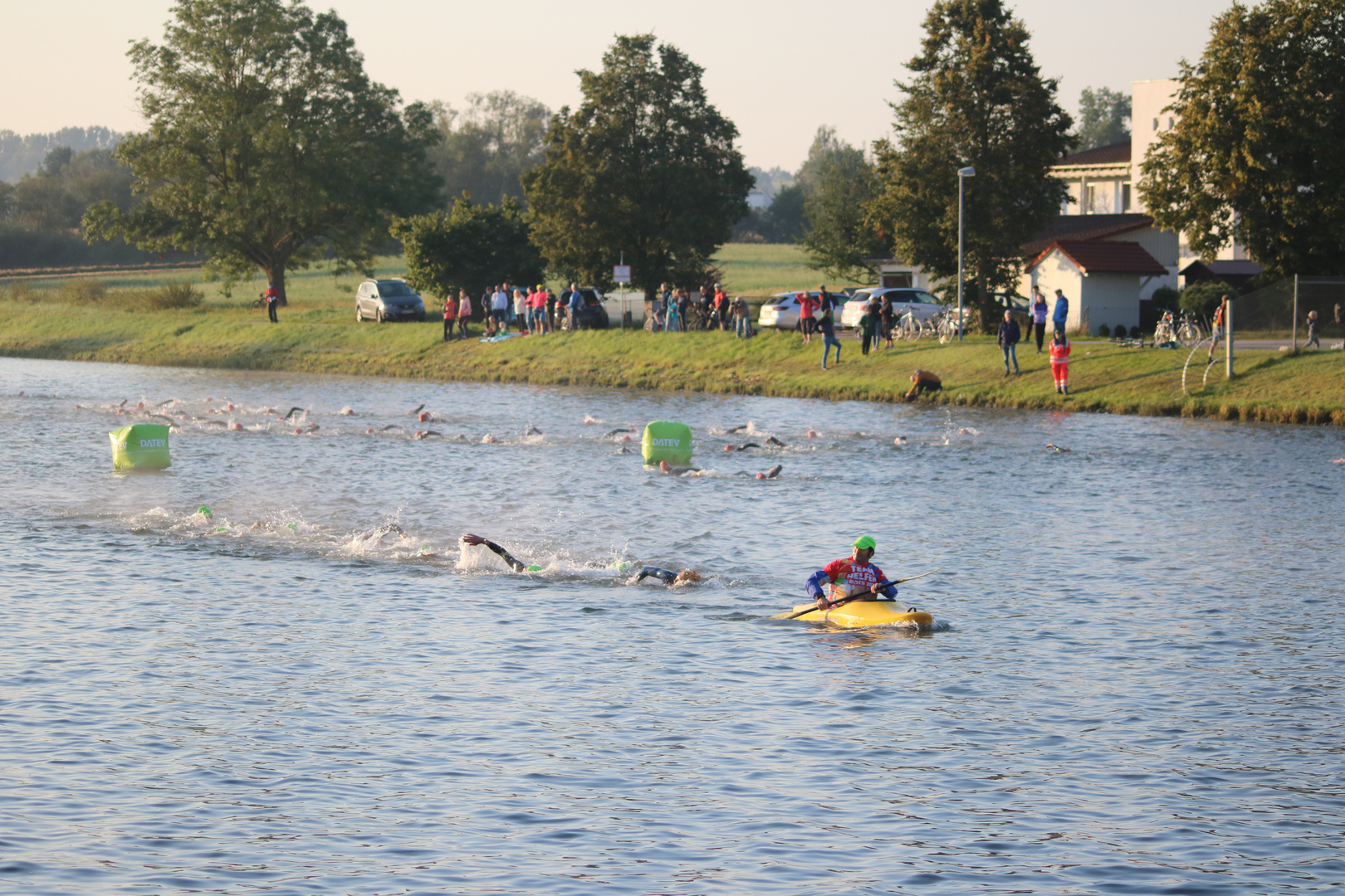 Schwimmstart beim Datev Challenge Triathlon Roth