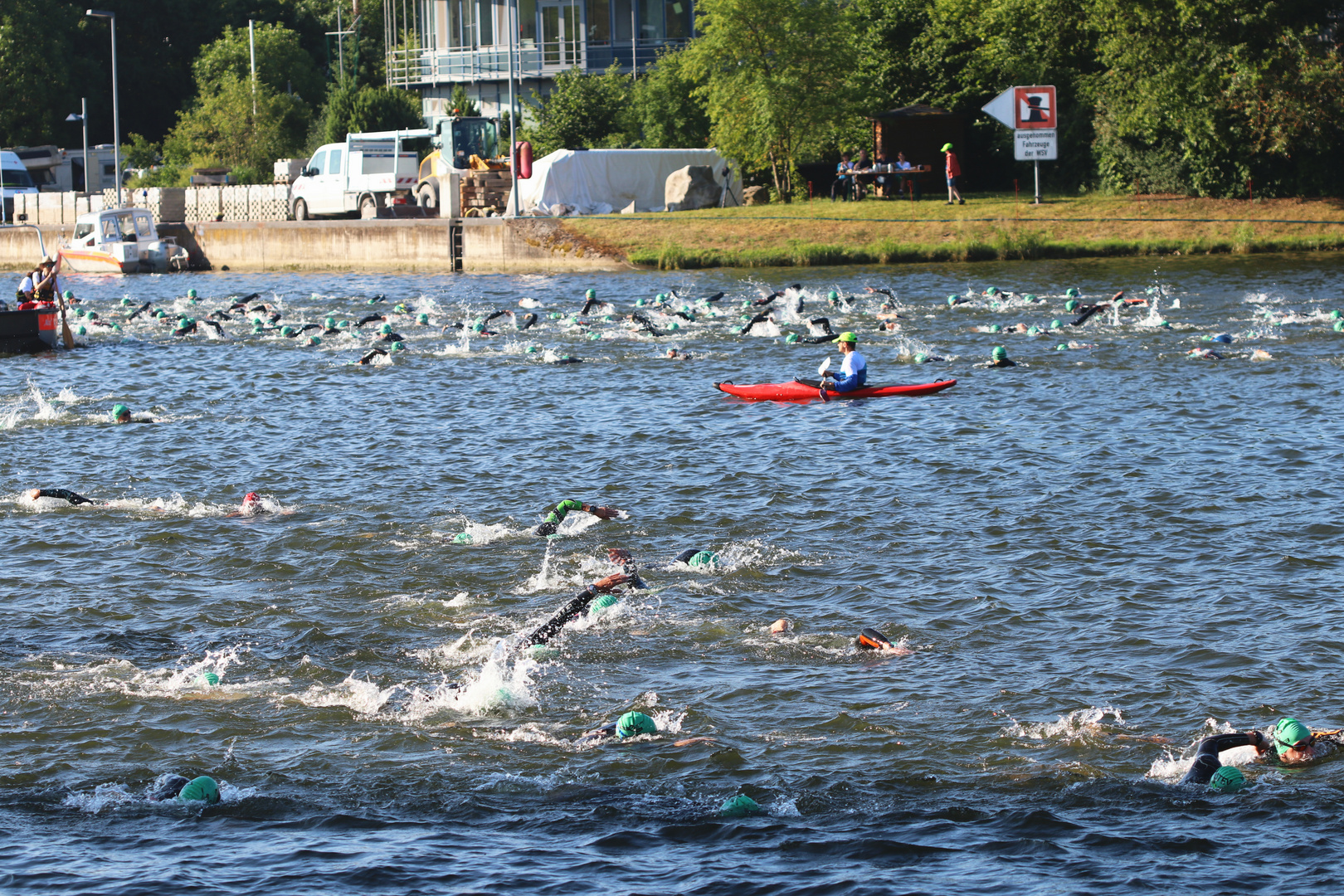 Schwimmstart Datev Challenge Triathlon Roth