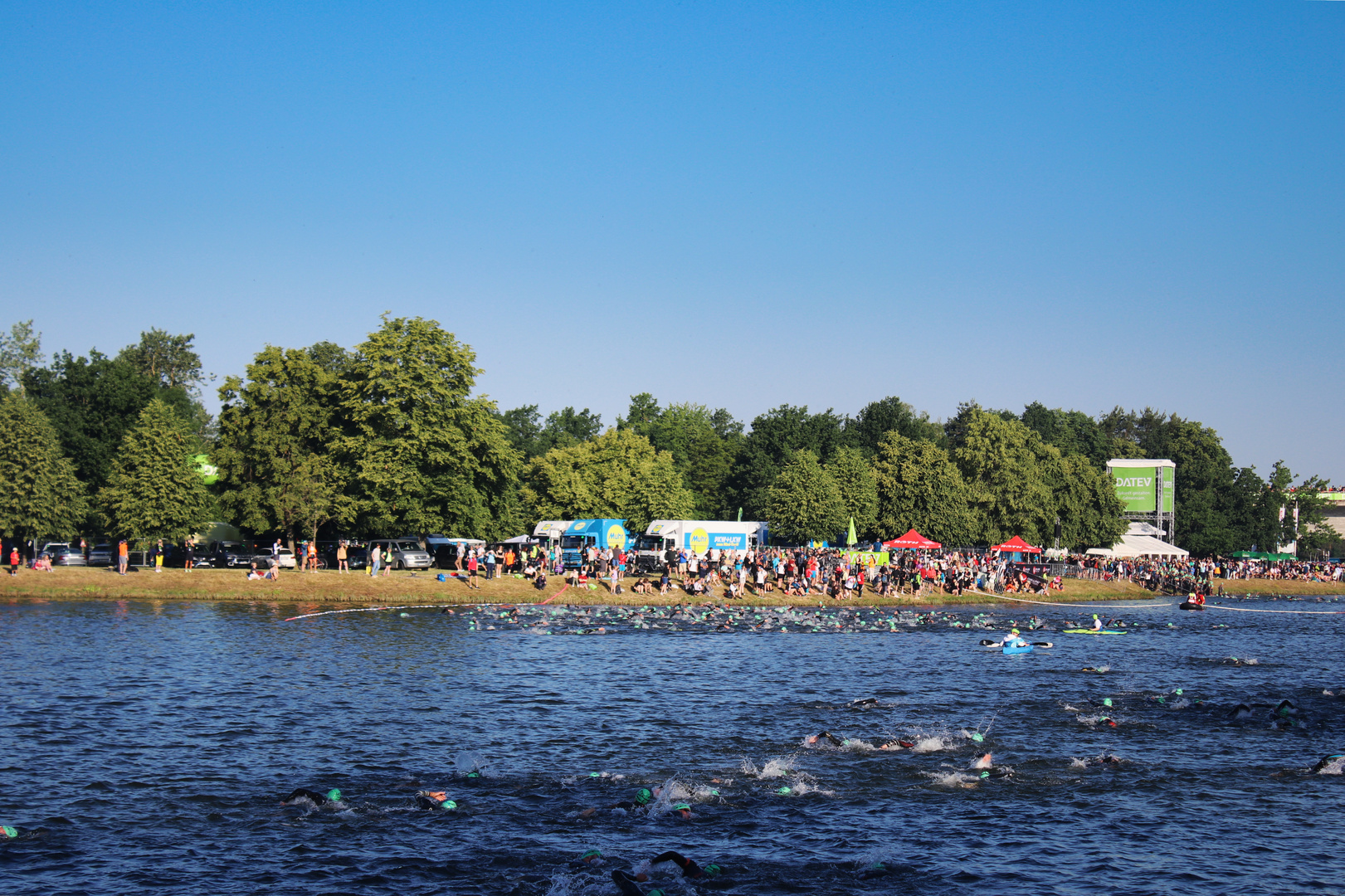 Schwimmstart Datev Challenge Triathlon Roth