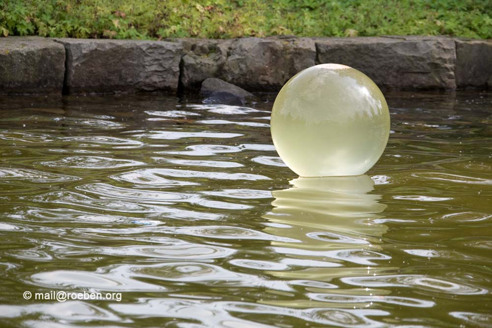 Schwimmt sogar auf Wasser ...