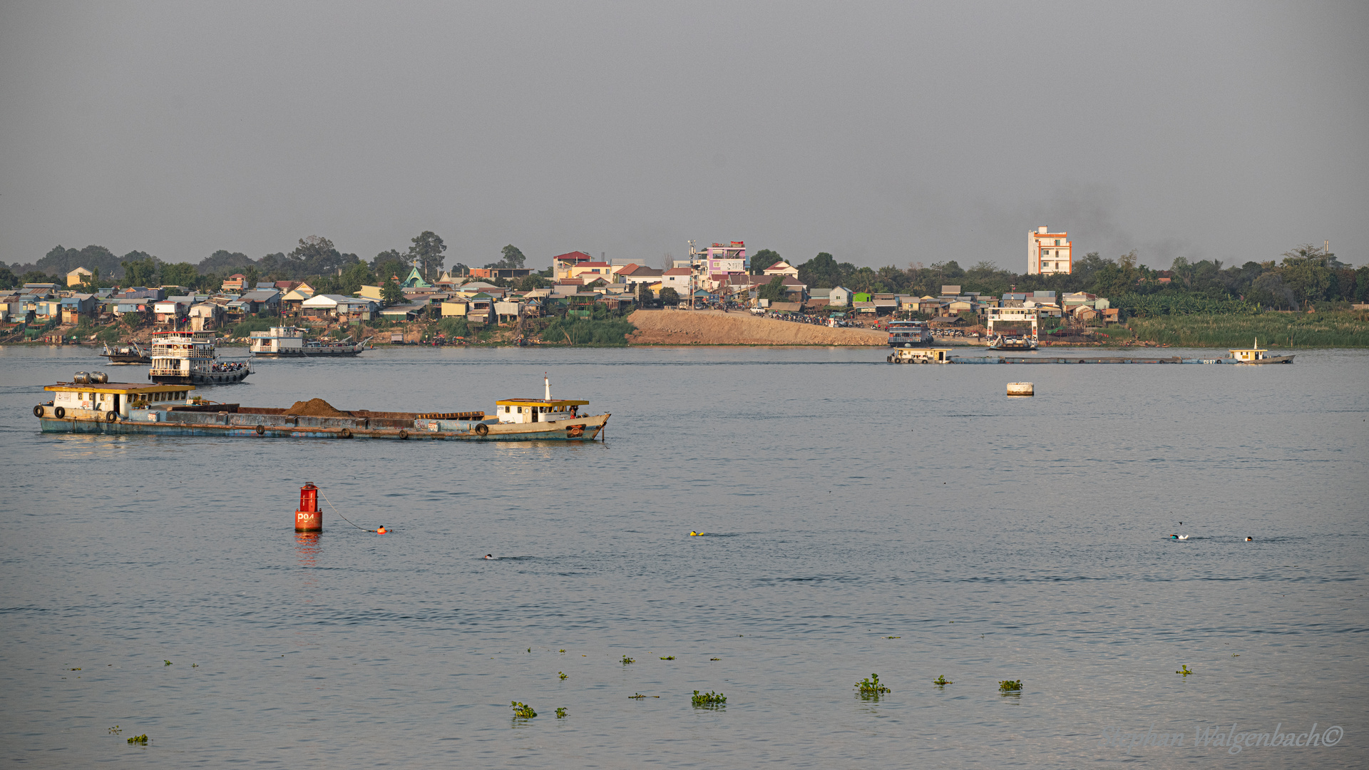 Schwimmtraining im Mekong