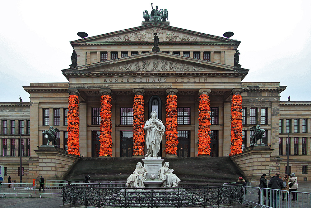 Schwimmwesten als Mahnmal