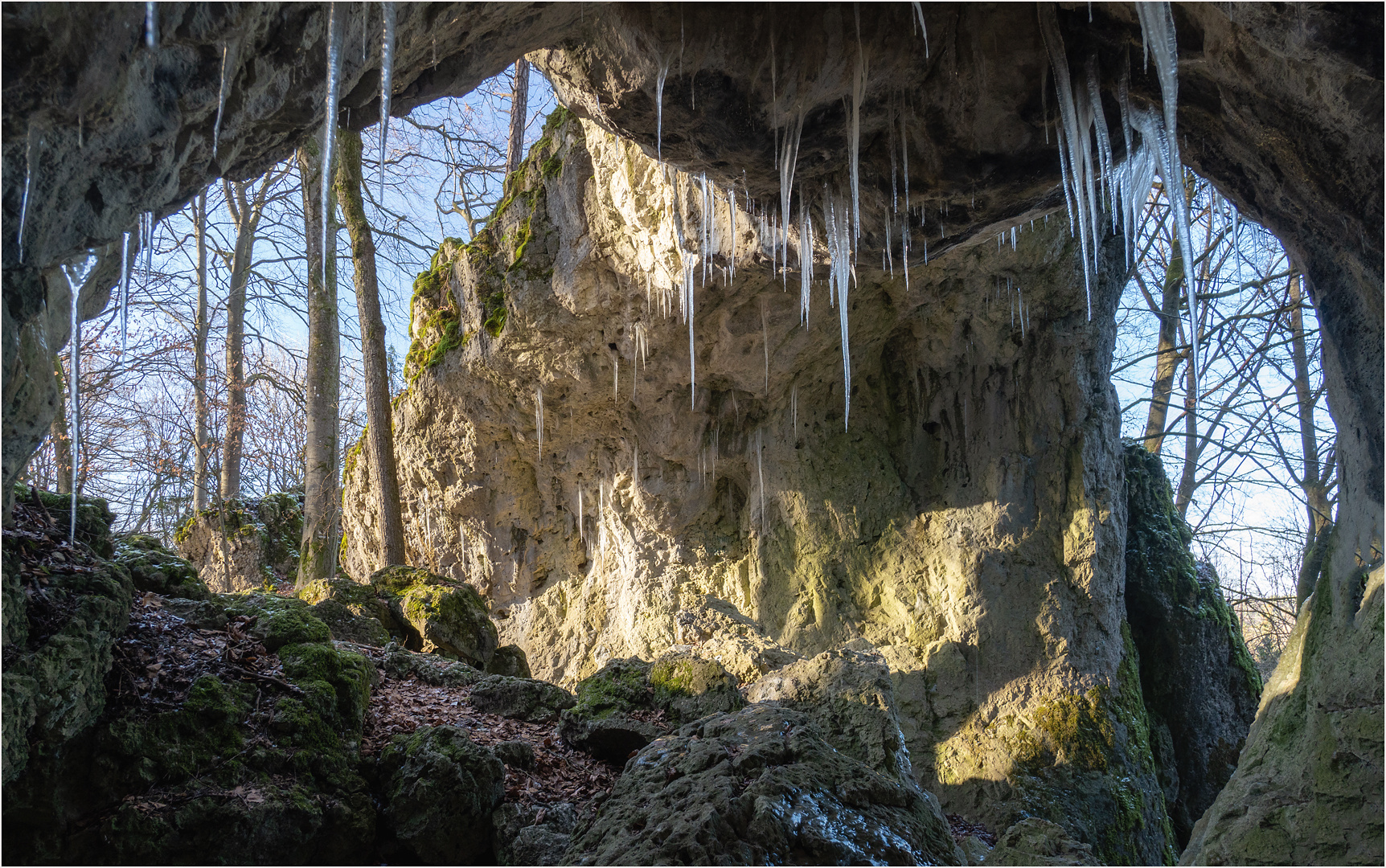 Schwingbogen mit Eiszapfen