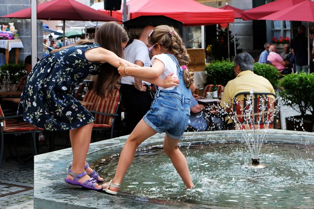 Schwingen im Brunnen