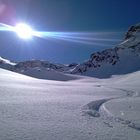 Schwünge im unverspurten Tiefschnee