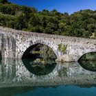 schwungvoll über den serchio beim ort borgo a mozzano