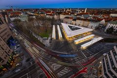 Schwungvolle Fahrt am Königsplatz