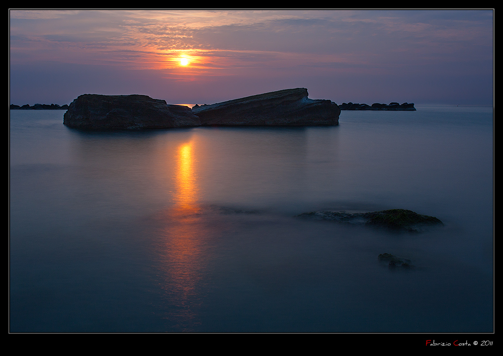 Scia solare tra le rocce