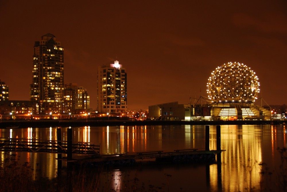 Science World bei Nacht