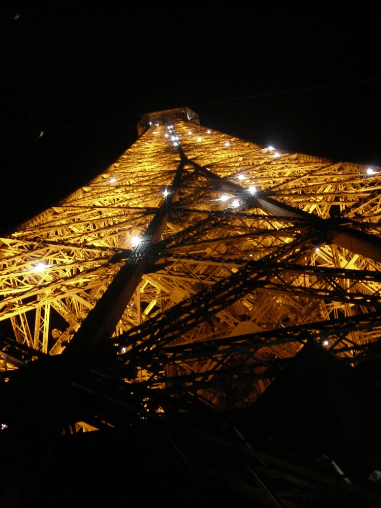 scintelle sulla torre EIFFEL