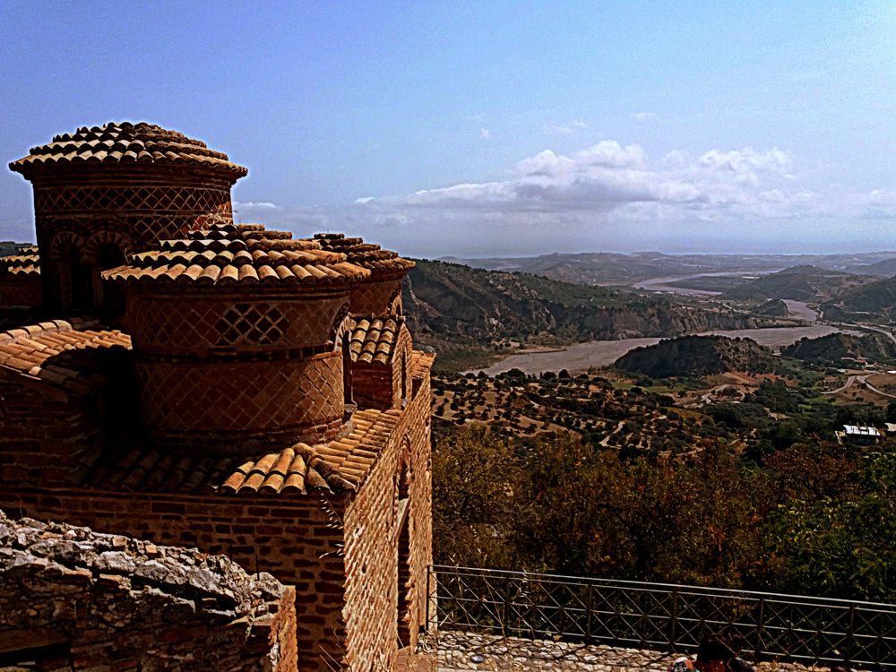 scorcio dall'alto della Cattolica di Stilo...