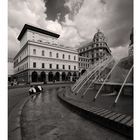 ..scorcio di piazza de ferrari a Genova..